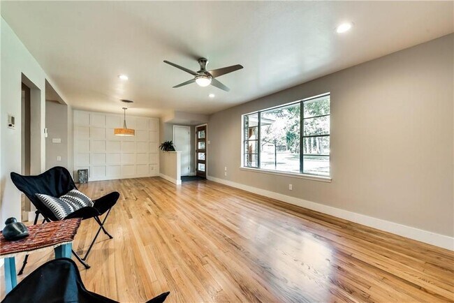 Building Photo - 2321 Fenestra Dr