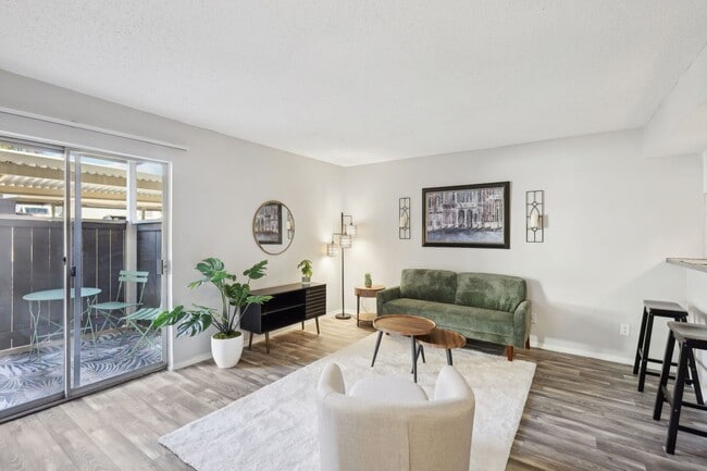 Interior Photo - Hollyhills Apartments