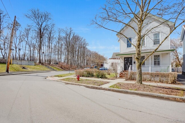 Building Photo - 27 Orchard Pl