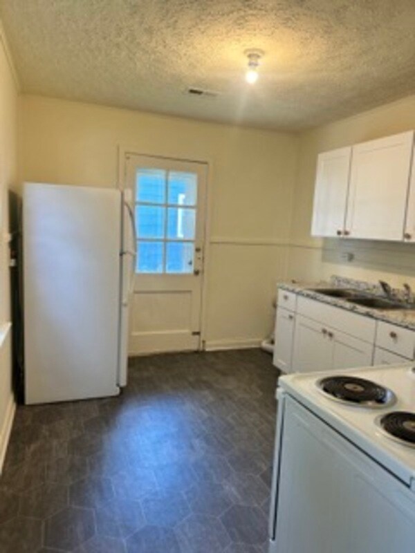 2707 Furlong Ave, Saint Albans, WV 25177 Condo for Rent in Saint