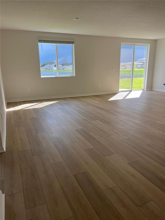 Foto del edificio - 2070 Rosewood Dr