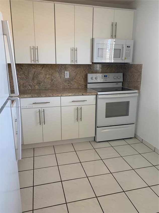 Primary Photo - 7703 Camino Real