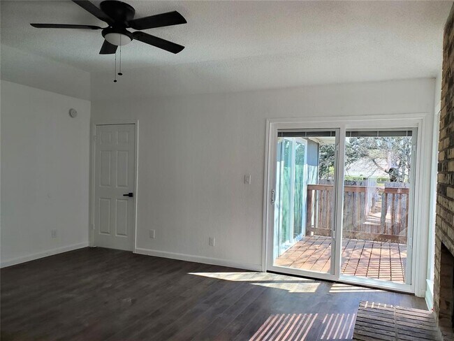 Foto del edificio - 2508 Howellwood Way