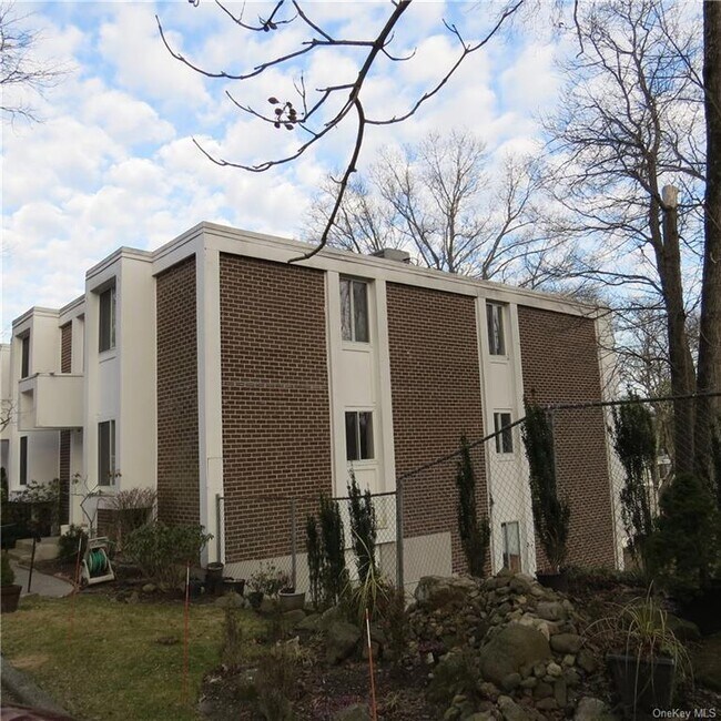 Building Photo - 118 Tallwood Dr