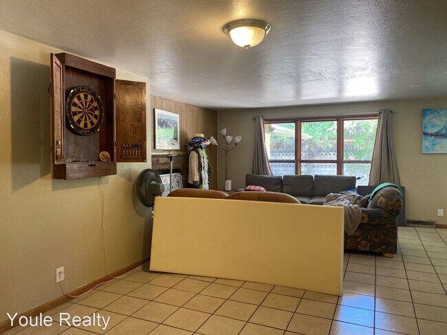 Building Photo - 6 br, 5 bath House - 1020 W Prospect Rd