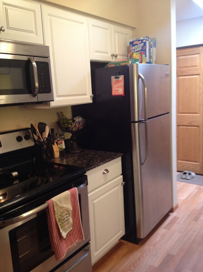 Foto del edificio - Completely Updated St. Louis Park Condo-Near Uptown, HWYS, Shops At West End