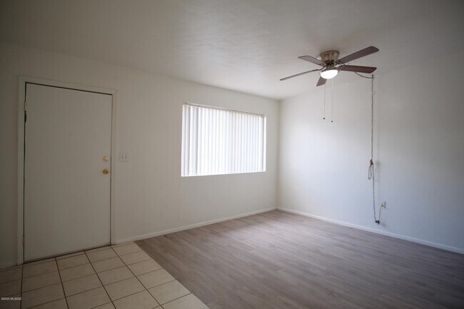 Foto del edificio - 3419 E Lind Rd