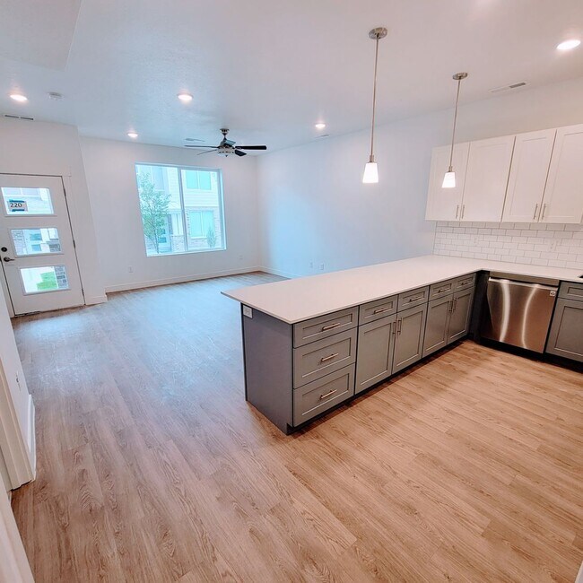 Foto del edificio - Stunning Townhome!