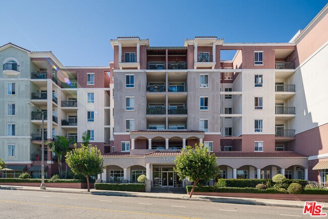 Foto del edificio - 3750 Santa Rosalia Dr
