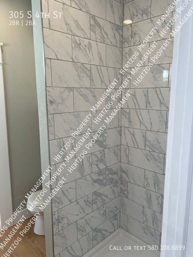 Building Photo - 305 S 4th St