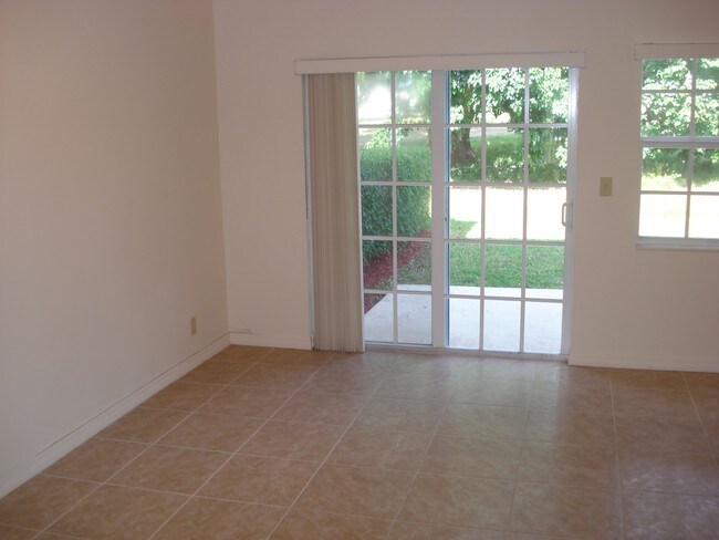 Building Photo - 8503 NW 35th Ct