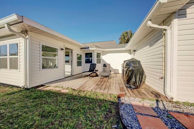 Building Photo - 1007 Cypress Ave