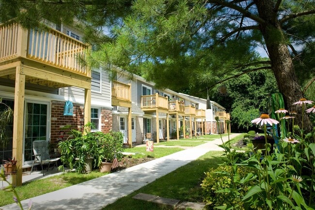 Building Photo - Woodcrest Apartments