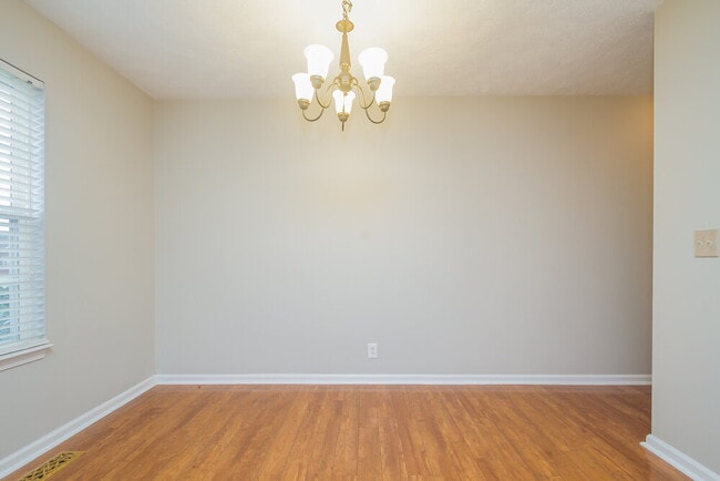 Foto del edificio - 1112 Skipton Dr