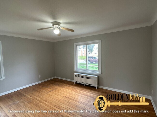 Building Photo - Extra Large 3 Bed Brick Single Family Home...