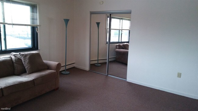 Foto del edificio - Studio, 1 bath  - 4903 Spencer Ave