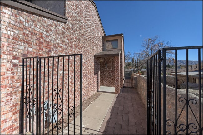 Building Photo - 7011 Portugal Dr