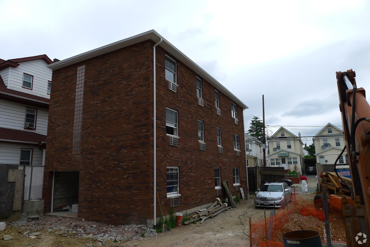 Foto del edificio - 90-18 176th St