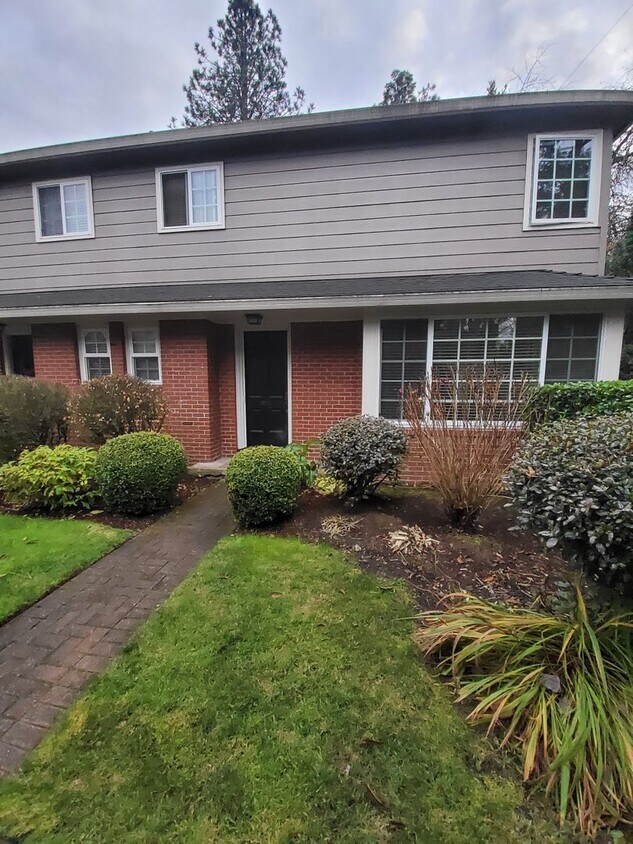 Primary Photo - Lake Oswego Townhouse style condo