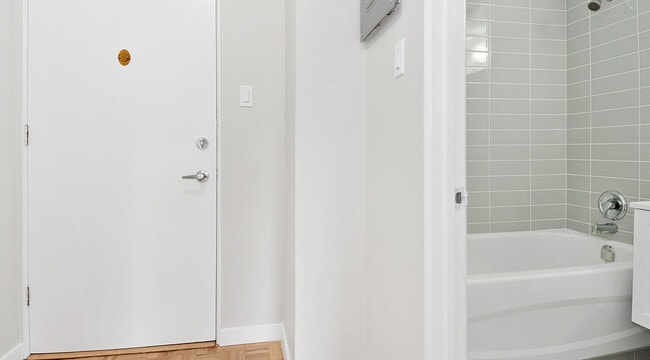 Photo du bâtiment - Pacific Beach Apartments