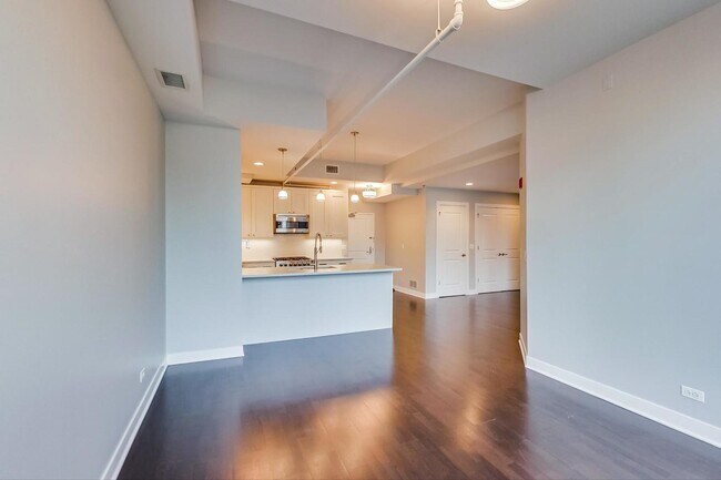 Building Photo - 720 W Randolph St