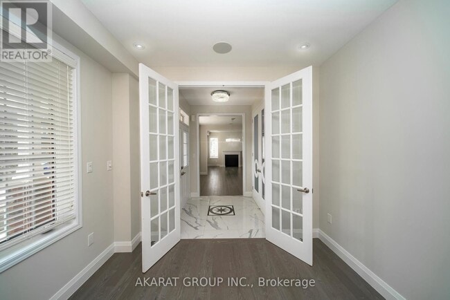 Building Photo - 9 Legacy Ln