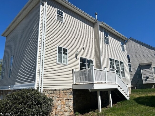 Foto del edificio - 240 Winding Hill Dr