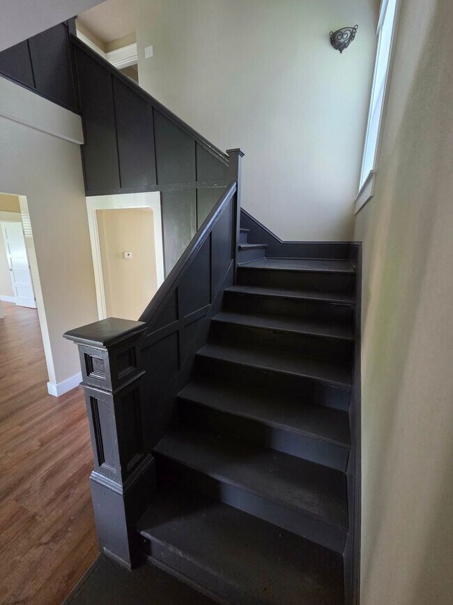 Foto del edificio - 5 Bedroom Home Corner Lot in N Portland