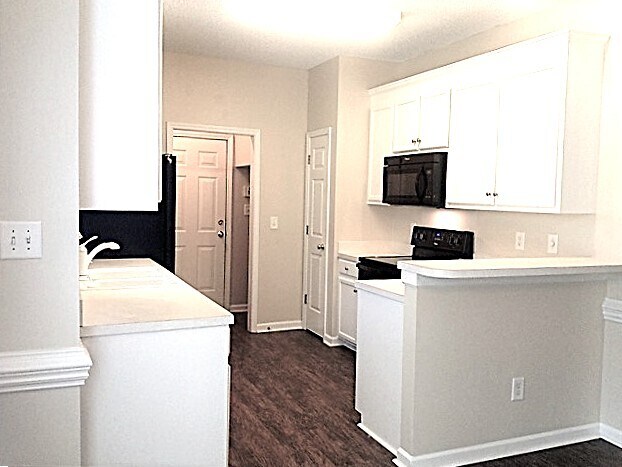 Building Photo - 4038 River Falls Dr