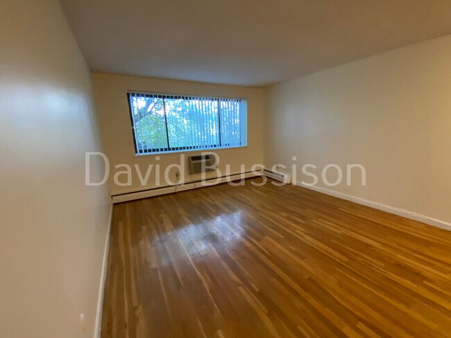 Foto del edificio - 112 Dustin St