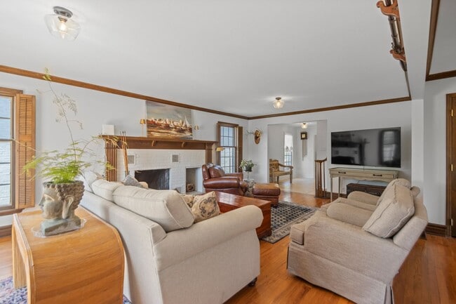 Building Photo - 512 W North St