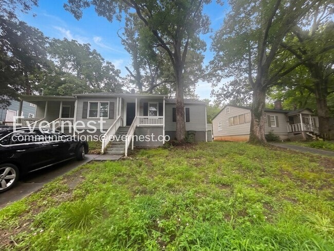 2 Bed, 1 Bath Duplex with Off-Street Parking / Pet-Friendly / Coming Soon! - 2 Bed, 1 Bath Duplex with Off-Street Parking / Pet-Friendly / Coming Soon! House