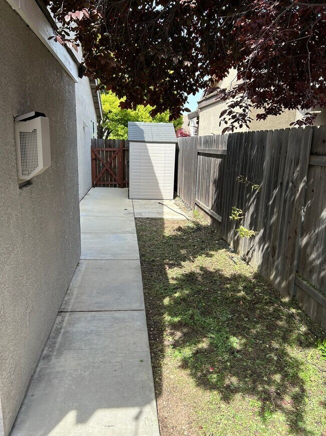 Building Photo - ***COMING SOON*** SINGLE STORY 3 BEDROOM I...