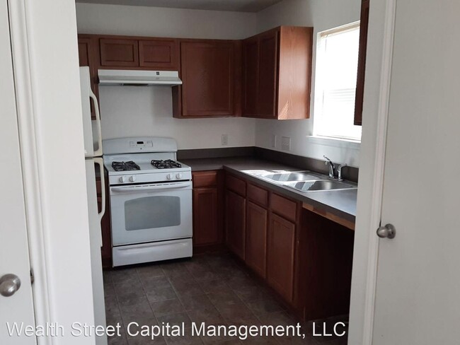Building Photo - 2 br, 1 bath House - 1080 Hulett Dr