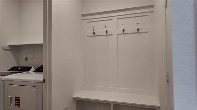 Foto del edificio - 15645 Maple