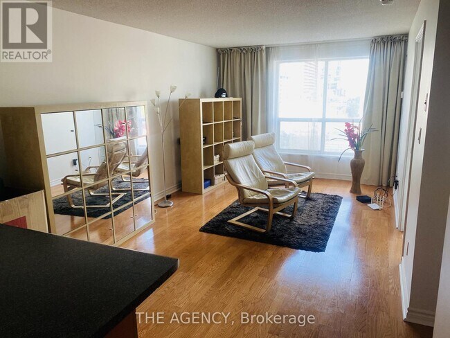 Photo du bâtiment - 410 Queens Quay W