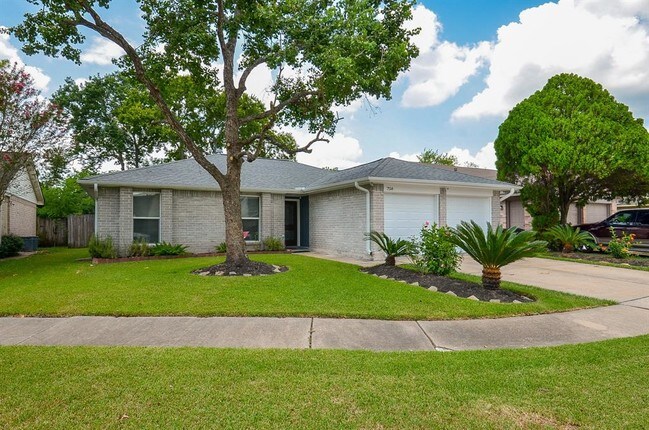 Building Photo - 7514 Trabajo Dr
