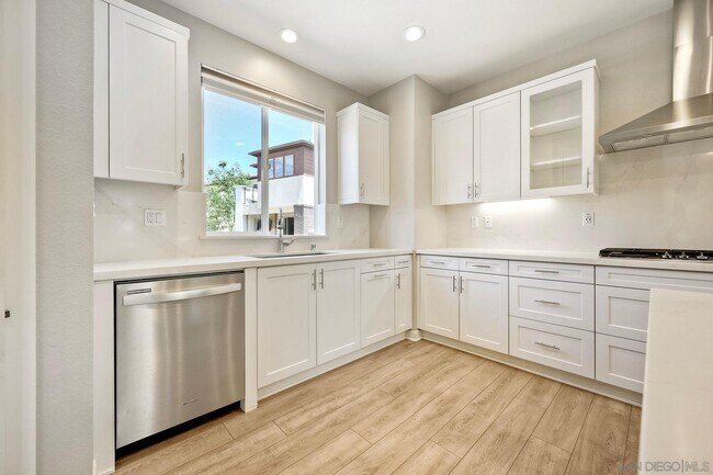 Building Photo - 16242 Camden Cir