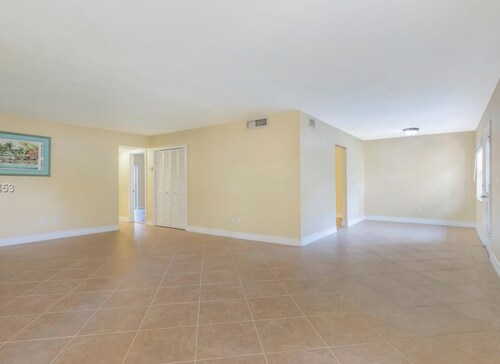 Foto del edificio - 6815 Edgewater Dr
