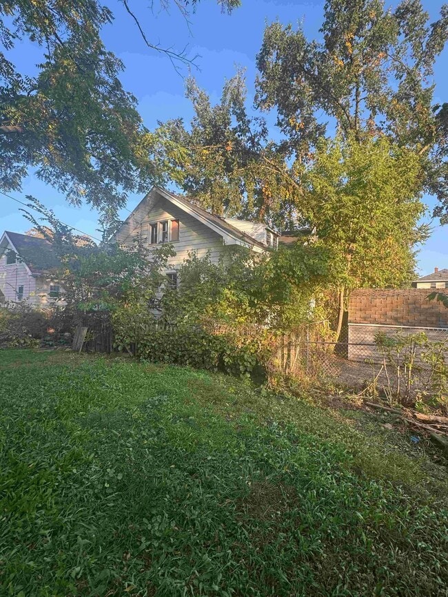 Building Photo - 1007 N Oakley St