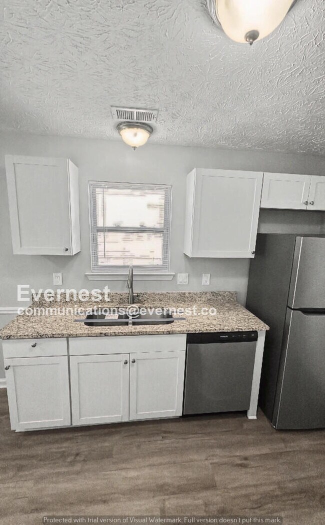 Building Photo - 3 Bed/2 Bath Home with Attached Garage / Pet-Friendly / Available Now!