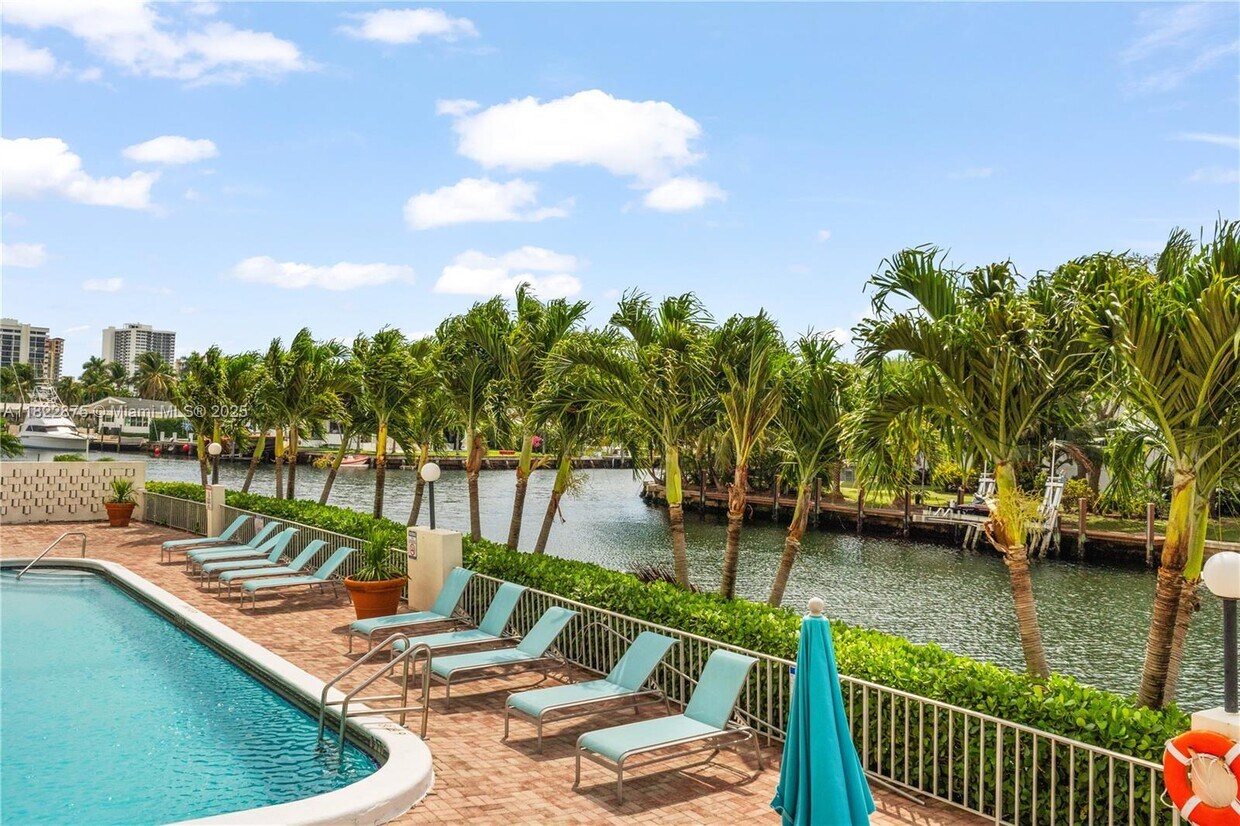 Foto principal - 401 Golden Isles Dr