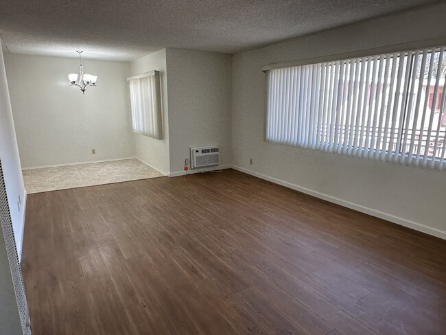 Building Photo - 1009 N Hayworth Ave