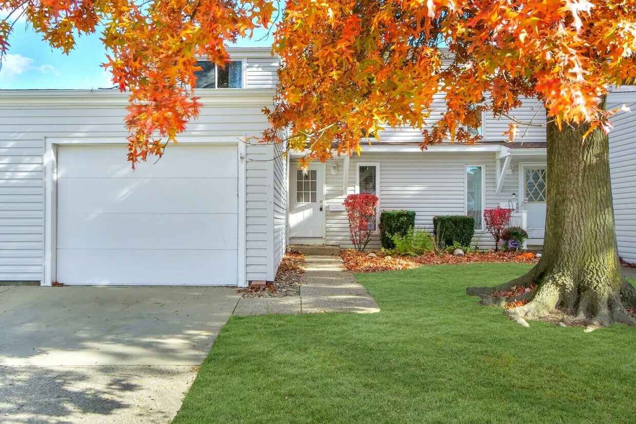 Primary Photo - 267 Deepwood Dr