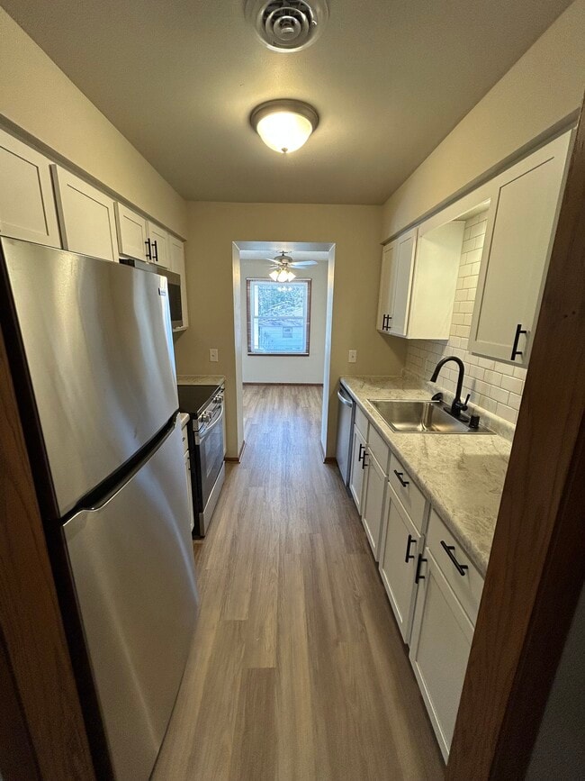 Kitchen - 2917 Todd Dr