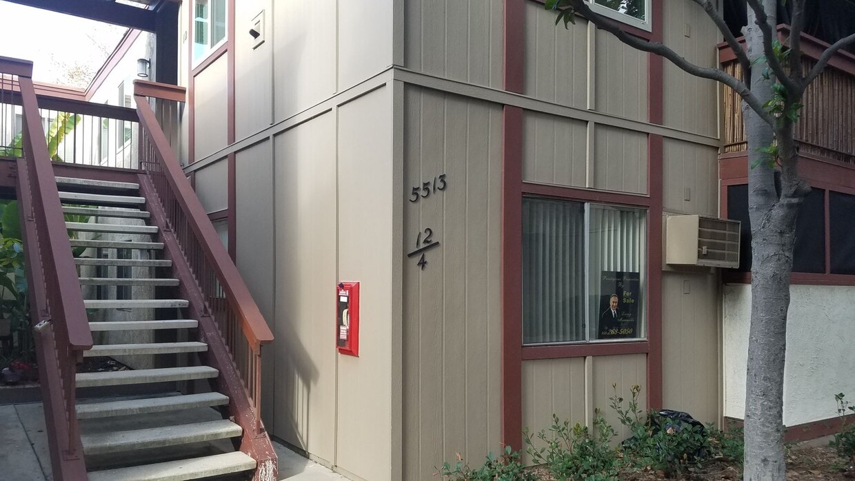 Foto principal - 3 bedroom, 2 bath, ground floor unit, and private patio.