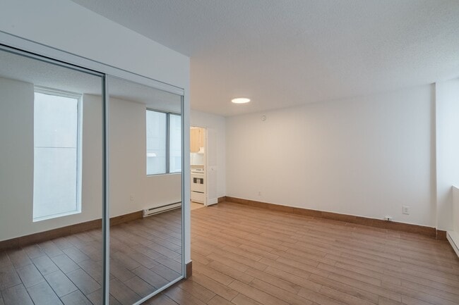 Building Photo - 2285 Rue St Mathieu