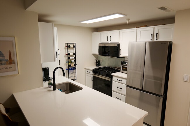 Building Photo - 350 G St SW