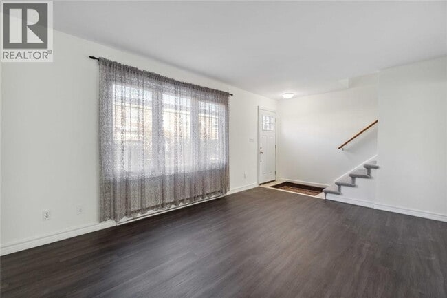 Building Photo - 885 Carleton Pl