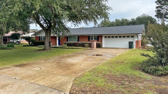 Building Photo - 402 Maridale Dr